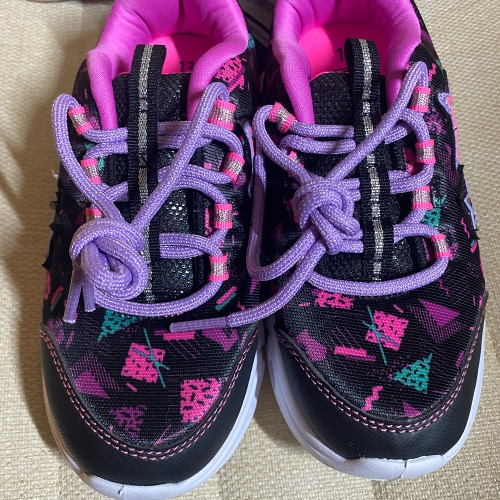 Kids 👧🏻 Black and Pink Athletic Light up Shoes